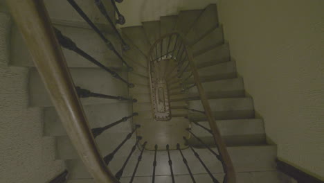 Top-down-shot-going-down-in-a-staircase.-Spiral-stairway-interior-beautiful